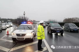 江西高速交警,守护平安路,温暖回家路