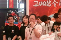 娱乐圈中两个男人吃瓜,两大男星共品瓜香,揭秘幕后故事